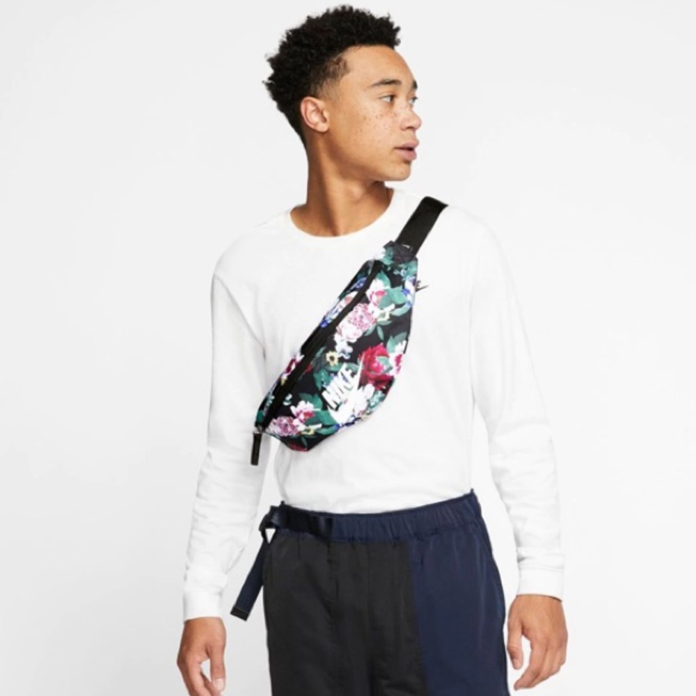 Nike Sportswear Hip Pack/Fanny Pack. NWT! - Picture 9 of 9